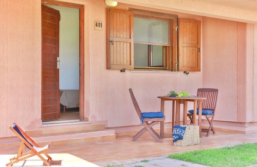Marina di Montalto Apartment | Nice and welcoming two-room apartment located on the ground floor with air conditioning of approximately 50 m2 composed of a living room with two single beds and a kitchenette with electric hobs, fridge with freezer, pots and pans.A bedroom with double b