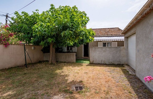 Santa-Lucia-di-Moriani House | Nice apartment in villa for 6 guests with WIFI, TV, patio, pets allowed and parking
