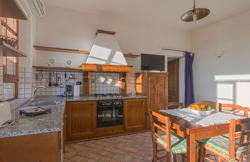 Castellina in Chianti Villa | Nice apartment in villa with WIFI, pool, A/C, TV, patio, pets allowed, panoramic view and parking