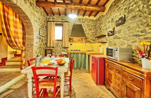 Torre A Castello Apartment | Nice apartment for 3 people with WIFI, pool, pets allowed, panoramic view and parking