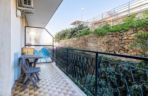 Santo Stefano al Mare Apartment | Nice apartment for 3 guests with WIFI, A/C, TV, balcony, pets allowed and parking