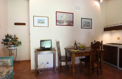 Castelfranco Piandisco Apartment | Nice apartment for 3 people with WIFI, pool, pets allowed and parking