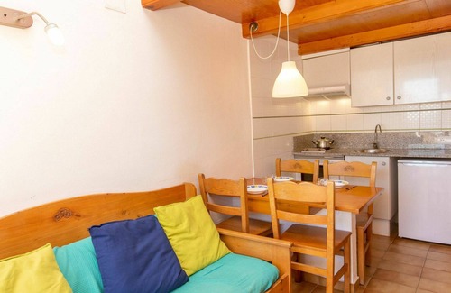 Els Griells Apartment | Nice apartment for 4 people with pool, A/C, WIFI, TV and terrace