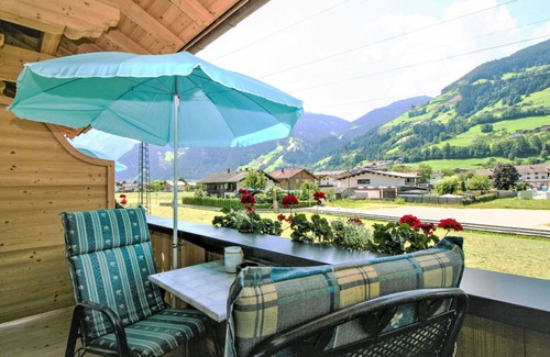 Ramsau im Zillertal Apartment | Nice apartment for 6 guests with WIFI, TV, balcony and parking