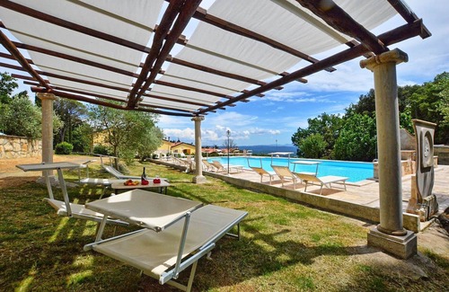 Monteverdi Marittimo Apartment | Nice apartment for 8 guests with pool and parking