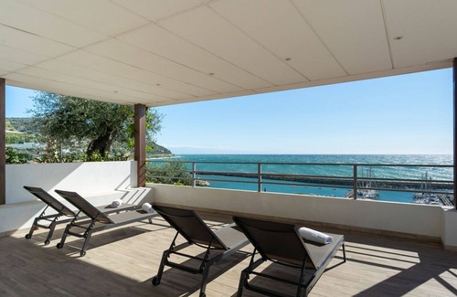 San Lorenzo al Mare House | Nice apartment in villa for 4 people with A/C, WIFI, TV, terrace and pets allowed