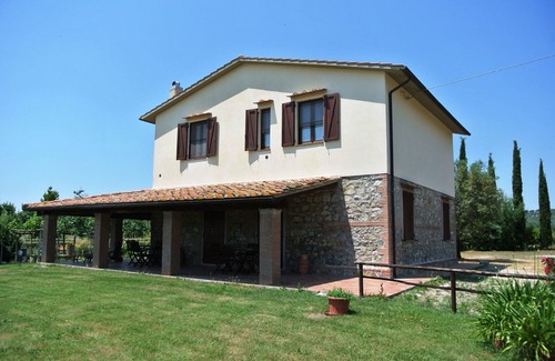Magliano in Toscana Apartment | Nice apartment for 4 people with TV, pets allowed and parking