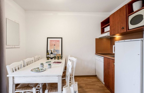 Le Verdon-sur-Mer Apartment | Nice apartment for 8 people with WIFI, pool, TV, terrace and pets allowed