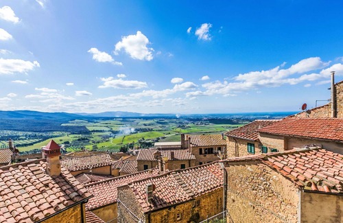 Casale Marittimo Apartment | Nice apartment for 6 people with WIFI, pool, TV, patio, pets allowed and parking