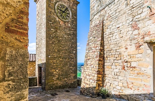 Casale Marittimo Apartment | Nice apartment for 6 people with WIFI, pool, TV, patio, pets allowed and parking