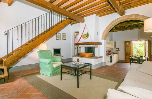Castelfiorentino Villa | Nice apartment in villa for 6 guests with pool, A/C, WIFI, TV, terrace, pets allowed and parking