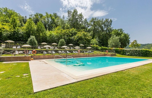 Castelfiorentino Villa | Nice apartment in villa for 6 guests with pool, A/C, WIFI, TV, terrace, pets allowed and parking