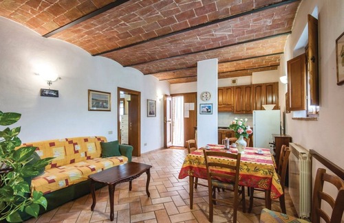 Poggiarello Villa | Nice apartment in villa for 2 people with A/C, pool, TV and parking, close to Siena