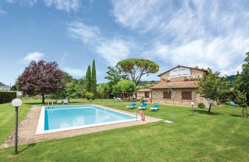 Poggiarello Villa | Nice apartment in villa for 2 people with A/C, pool, TV and parking, close to Siena