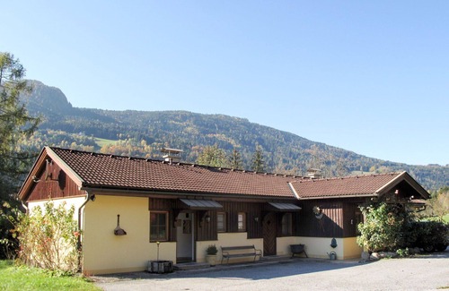 Treffen Villa | Nice apartment in villa for 4 people with WIFI, TV, terrace and pets allowed