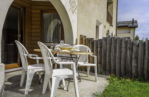 Sils-Maria Apartment | Nice apartment for 4 people with WIFI, TV, patio, pets allowed and parking