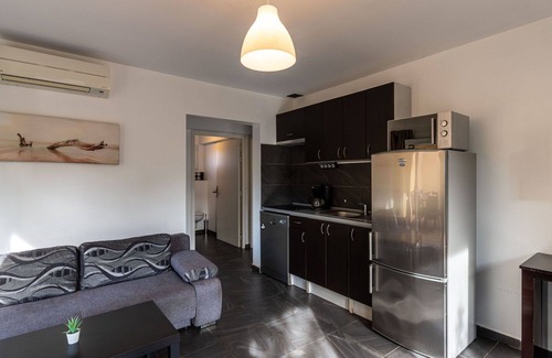 Favone Apartment | Nice apartment for 6 people with pool, A/C, WIFI, TV, terrace, pets allowed and parking
