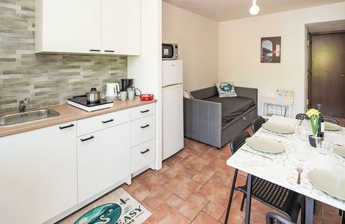 Castello Apartment | Nice apartment for 5 guests with WIFI, pool, TV and parking
