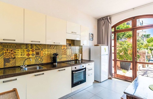 Finale Ligure Apartment | Nice apartment for 5 guests with WIFI, A/C, TV, patio and parking