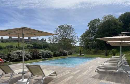 Monteriggioni Apartment | Nice apartment for 2 people with A/C, pool, WIFI, TV, pets allowed and parking, close to Siena