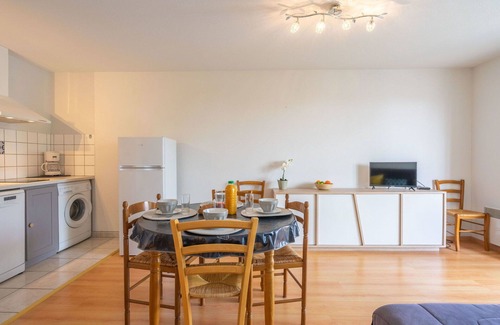 Vaux-sur-Mer Apartment | Nice apartment for 4 people with WIFI, pool, TV, balcony, pets allowed and parking