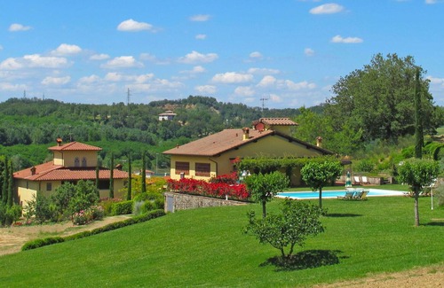 San Giovanni Valdarno Apartment | Nice apartment for 4 people with pool, WIFI, TV, pets allowed and parking