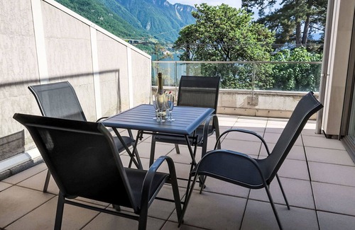 Montreux Apartment | Nice apartment for 2 people with pool, WIFI, A/C, TV, terrace, panoramic view and parking