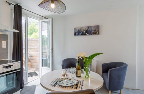 Locquirec Apartment | Nice apartment for 2 people with WIFI, TV, terrace, pets allowed and parking