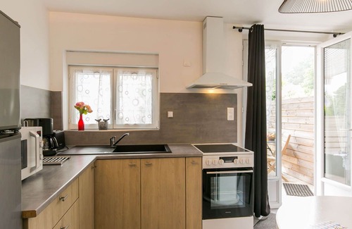 Locquirec Apartment | Nice apartment for 2 people with WIFI, TV, terrace, pets allowed and parking
