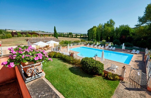 San Brizio Apartment | Nice apartment for 2 guests with pool, WIFI, TV, balcony and parking, close to Spoleto