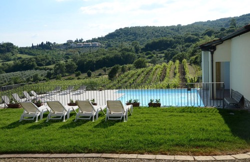 Capolona Apartment | Nice apartment for 2 people with WIFI, pool, TV, pets allowed and parking, close to Arezzo