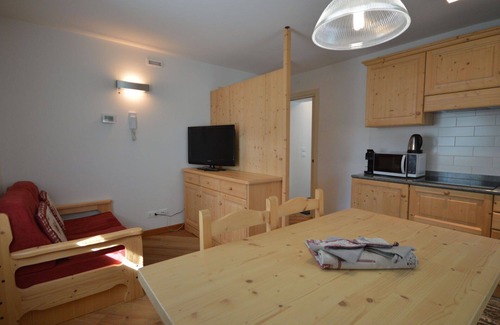 Raveo Apartment | Nice apartment for 2 people with WIFI, TV, patio, pets allowed and parking