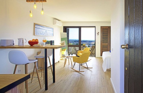 Patio Apartment | Nice apartment for 2 guests with pool, A/C, WIFI, TV, balcony and parking