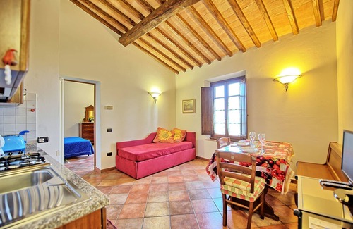 Certaldo Apartment | Nice apartment for 3 guests with WIFI, A/C, TV, panoramic view and parking, close to San Gimignano
