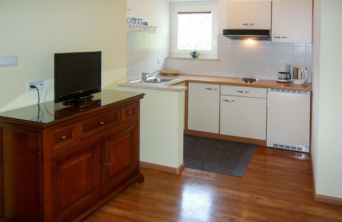 Merano Apartment | Nice apartment for 3 people with A/C, hot tub, pool, WIFI, TV, balcony and pets allowed