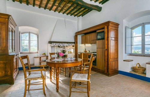 Stigliano Apartment | Nice apartment for 3 guests with WIFI, TV, patio, pets allowed, panoramic view and parking