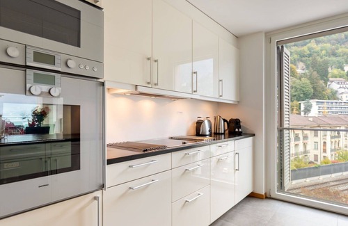 Montreux Apartment | Nice apartment for 4 people with pool, A/C, hot tub, WIFI, TV, balcony, panoramic view and parking