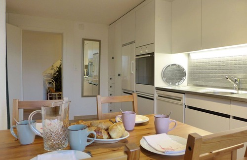 Unterseen Apartment | Nice apartment for 4 people with WIFI, TV, patio and parking