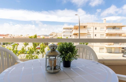 Cubelles Apartment | Nice apartment for 4 people with WIFI, pool, A/C, TV and balcony