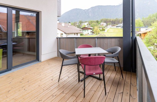 Fronhausen Apartment | Nice apartment for 4 guests with WIFI, TV, patio and parking