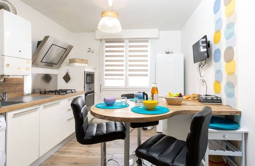 La Madeleine-Bellevue Apartment | Nice apartment for 4 guests with WIFI, TV, balcony, pets allowed and parking
