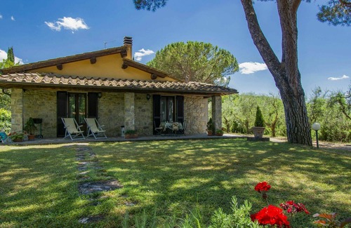 Bucine Apartment | Nice apartment for 4 guests with pool, WIFI, TV, terrace, pets allowed and parking