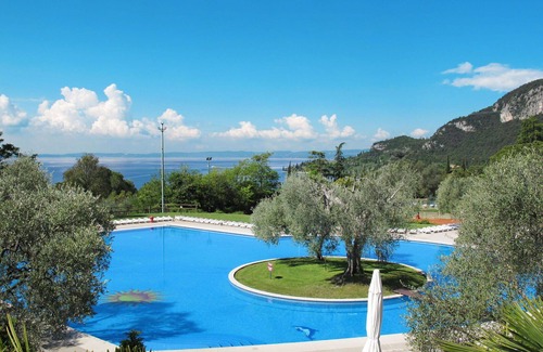 Corno Apartment | Nice apartment for 4 guests with A/C, pool, WIFI, TV, patio and parking