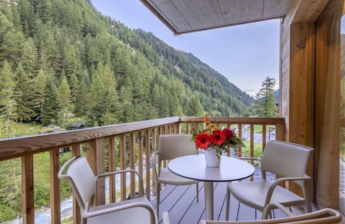 Zinal Apartment | Nice apartment for 4 guests with WIFI, TV, pets allowed and parking