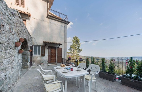 Gello Apartment | Nice apartment for 4 people with WIFI, TV, terrace, pets allowed and parking