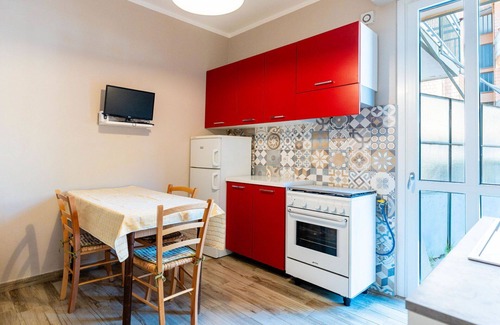 Ceriale Apartment | Nice apartment for 4 people with WIFI, TV, terrace, pets allowed and parking