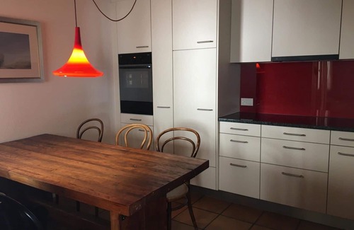 Valbella Apartment | Nice apartment for 5 people with WIFI, TV, balcony, pets allowed and parking