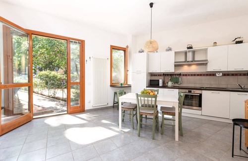 Scarlino Apartment | Nice apartment for 5 people with WIFI, A/C, TV, patio, pets allowed and parking