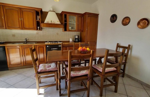 Luino Apartment | Nice apartment for 5 people with WIFI, TV, terrace and pets allowed