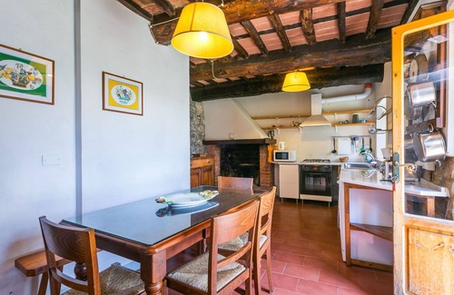 Pescia Apartment | Nice apartment for 6 guests with WIFI, pool, TV, patio, pets allowed and parking